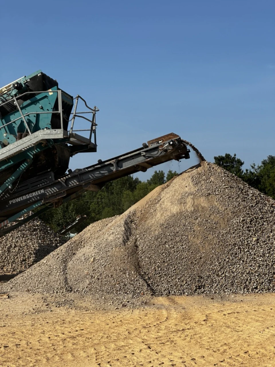 Liles Crushed Concrete operations equipment.